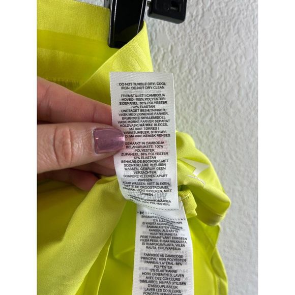 Gymshark Training Loose Fit Shorts in Glitch Yellow Women's Small Unlined - Picture 9 of 10